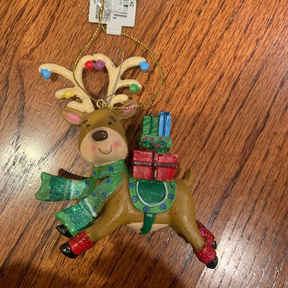 NWT Kurt Adler Flying Reindeer with Presents Resin Ornament